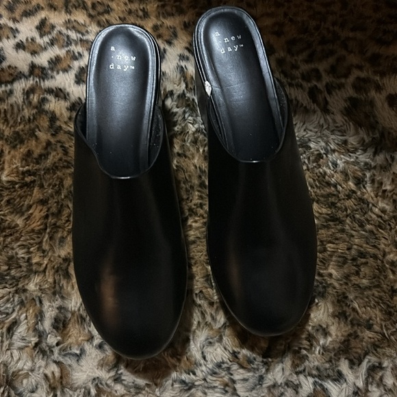 Heels - Picture 2 of 6